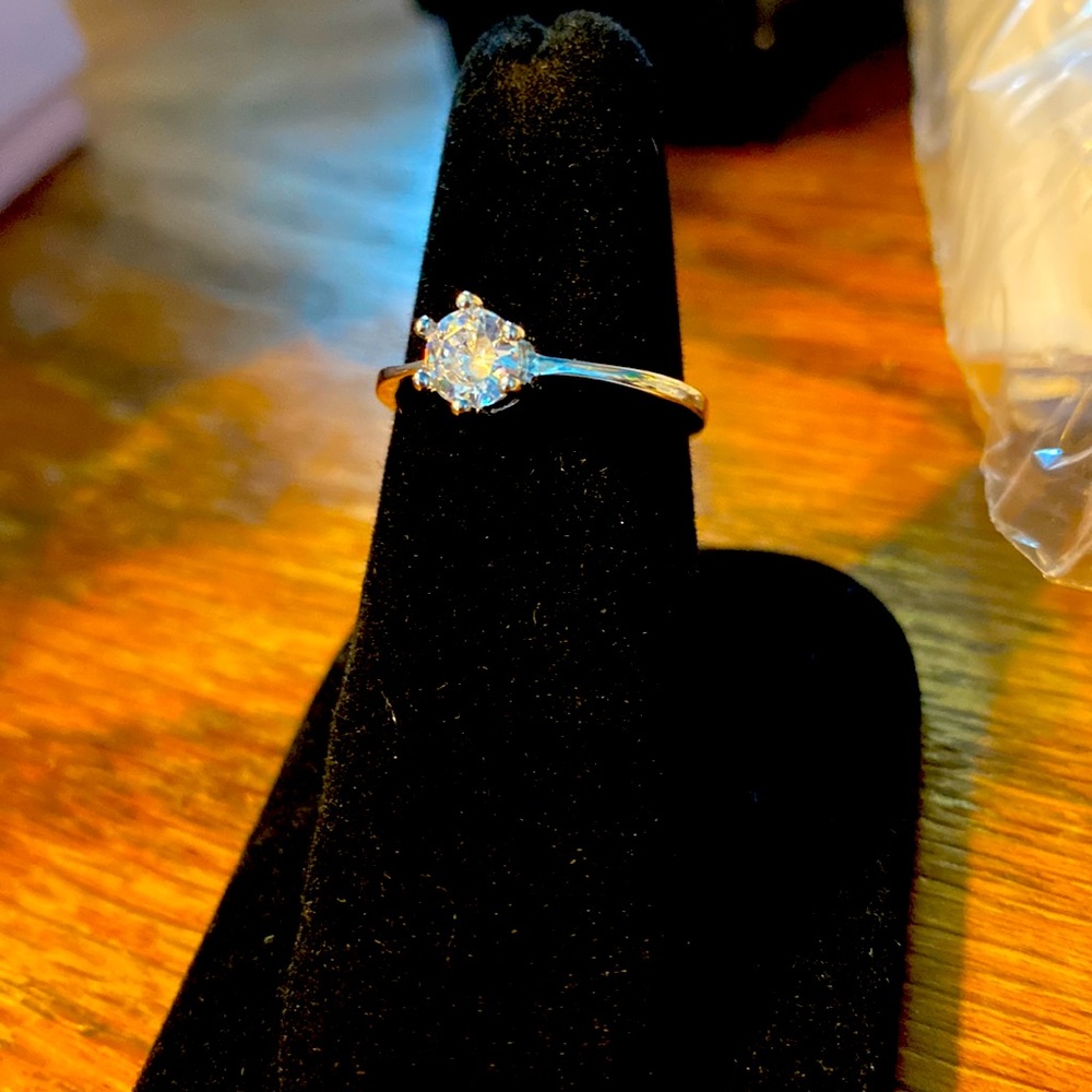 Solitary ring. Adjustable. Silver tone.